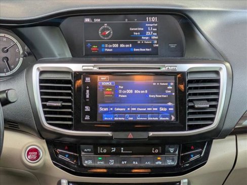 Used 2017 Honda Accord Touring image 15