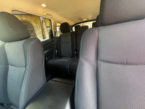Used 2018 Nissan Pathfinder SV w/ SV Tech Package image 40