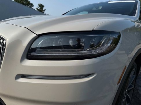 Used 2022 Lincoln Nautilus Reserve w/ Equipment Group 202A image 9