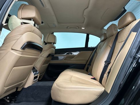 Used 2016 BMW 740i image 21