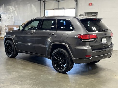 Used 2017 Jeep Grand Cherokee Altitude image 6