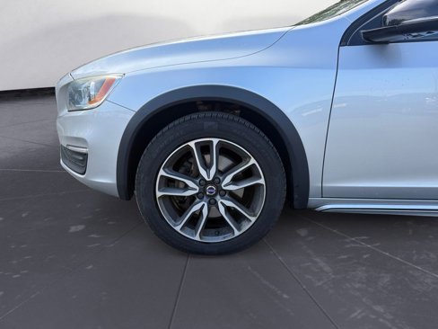 Used 2017 Volvo V60 T5 Cross Country w/ Convenience Package image 15
