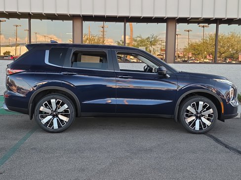 New 2025 Mitsubishi Outlander SE image 5
