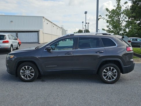 Used 2019 Jeep Cherokee Latitude Plus image 3
