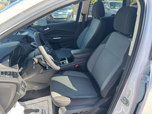 Used 2017 Ford Escape SE w/ Equipment Group 201A image 10