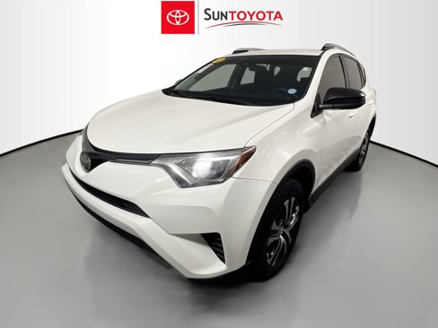 Used 2018 Toyota RAV4 LE image 9