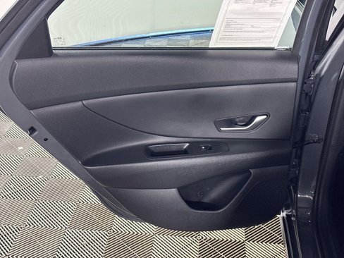 Used 2024 Hyundai Elantra Blue image 19