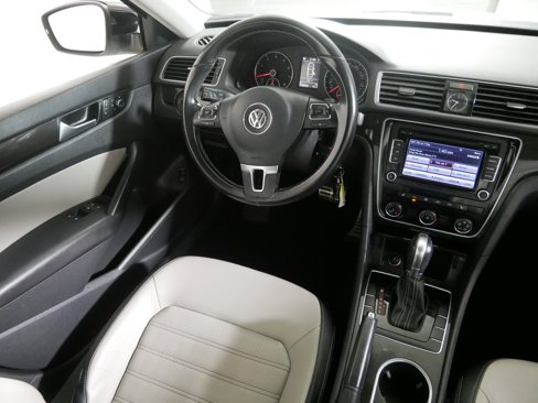 Used 2015 Volkswagen Passat 1.8T SE image 9