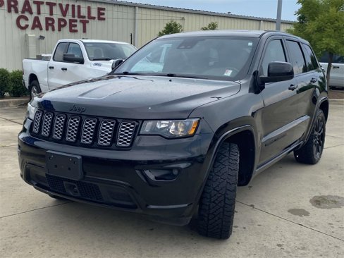 Used 2020 Jeep Grand Cherokee Altitude image 3