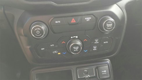 Used 2020 Jeep Renegade Latitude image 24