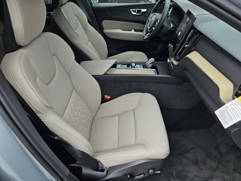 New 2026 Volvo XC60 B5 Plus w/ Protection Package Premier image 38