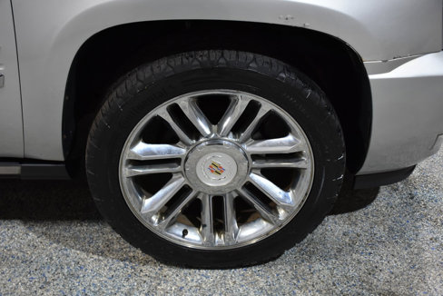 Used 2011 Cadillac Escalade ESV Premium image 18