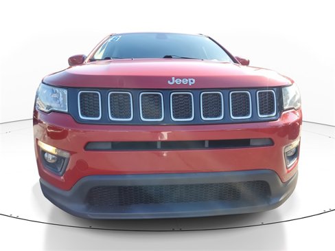 Used 2018 Jeep Compass Latitude image 2