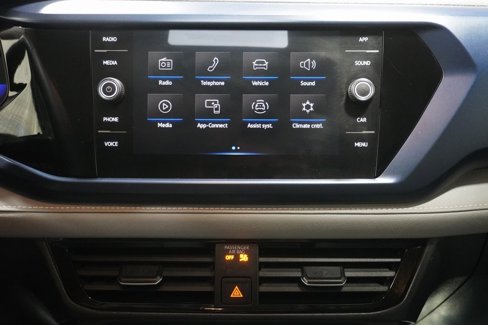 Certified 2024 Volkswagen Taos SE image 16