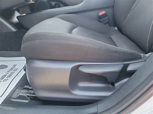 Used 2021 Toyota Prius LE image 21