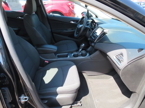 Used 2017 Chevrolet Cruze LT w/ Convenience Package image 10
