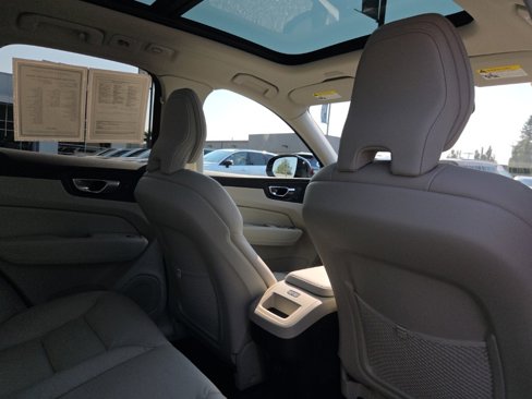 Certified 2024 Volvo XC60 B5 Plus image 8