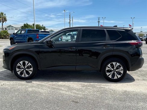 Used 2023 Nissan Rogue SV image 2
