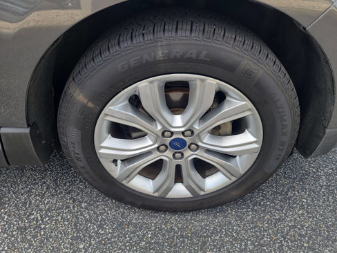 Used 2020 Ford Edge Titanium image 12