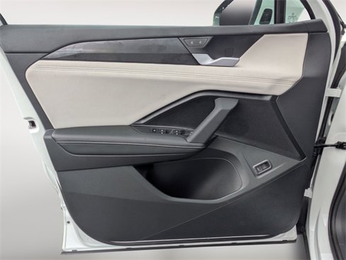 New 2025 Volkswagen Tiguan SE image 12