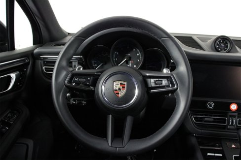 Used 2025 Porsche Macan image 12