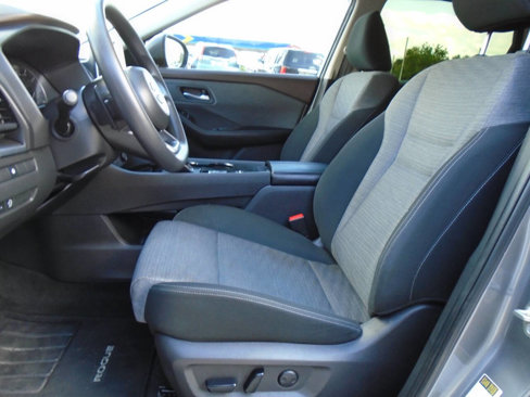 Used 2023 Nissan Rogue SV image 7