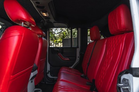 Used 2017 Jeep Wrangler Unlimited Sahara w/ Connectivity Group image 22