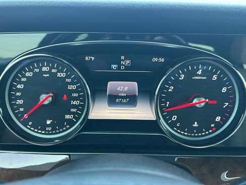 Used 2017 Mercedes-Benz E 300 4MATIC image 28