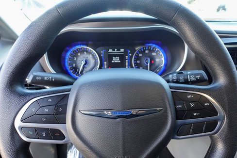 Used 2020 Chrysler Voyager LX image 14
