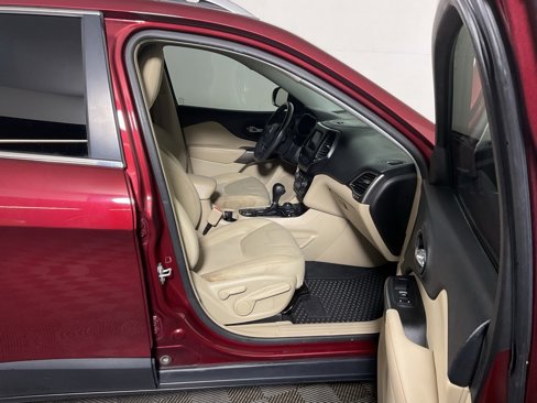Used 2019 Jeep Cherokee Latitude w/ Cold Weather Group image 34