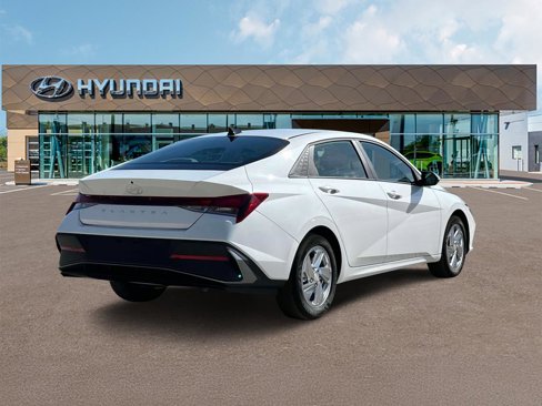 New 2025 Hyundai Elantra SE image 7