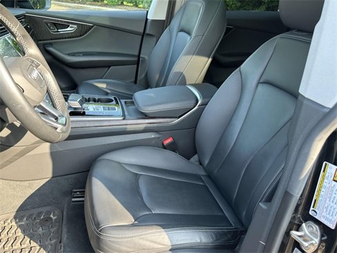 Used 2022 Audi Q8 Premium image 21