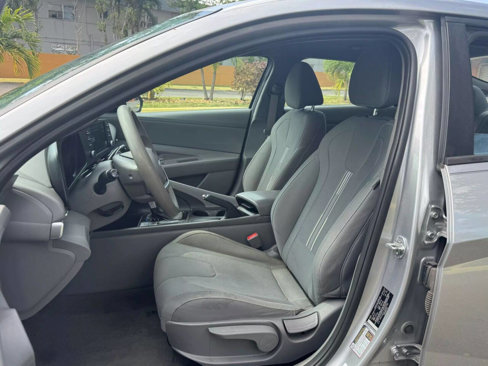 Used 2022 Hyundai Elantra SEL image 9