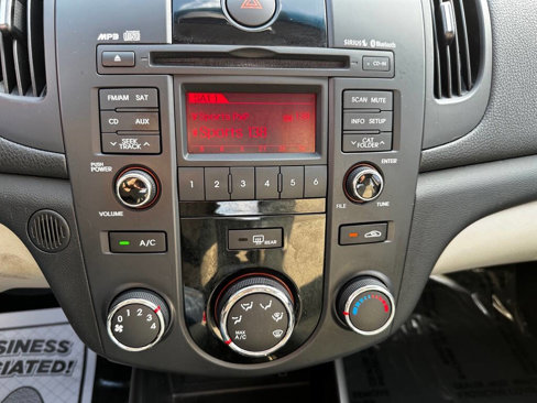 Used 2011 Kia Forte EX w/ Premium Pkg image 17