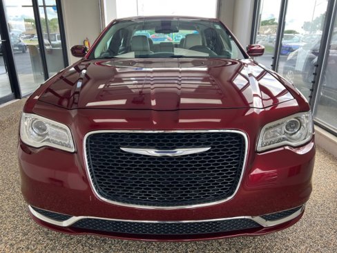 Used 2016 Chrysler 300 Limited image 6