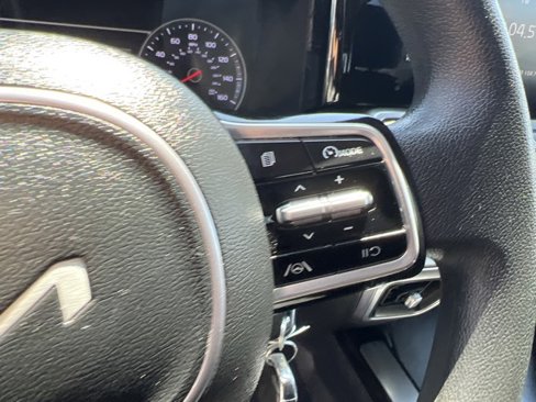 Used 2023 Kia Sorento LX image 17