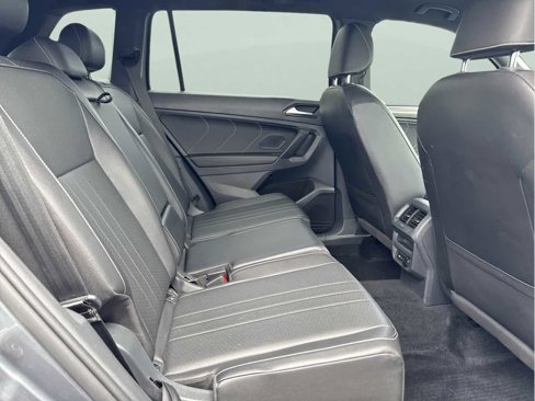 Certified 2022 Volkswagen Tiguan SE R-Line image 37