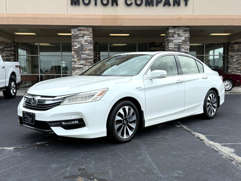 Used 2017 Honda Accord Touring image 1