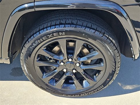Used 2020 Jeep Grand Cherokee Altitude image 13