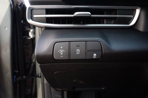 New 2025 Hyundai Elantra SE image 16