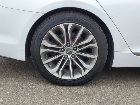 Used 2015 Hyundai Genesis 3.8 image 5