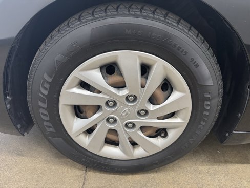 Used 2019 Hyundai Elantra SE image 27