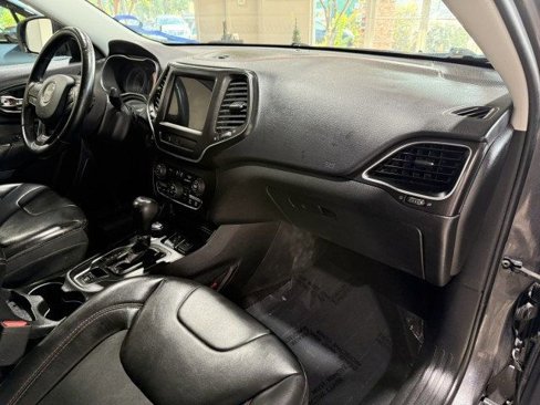 Used 2019 Jeep Cherokee Trailhawk w/ Cold Weather Group image 24
