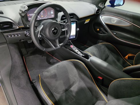 Used 2023 McLaren Artura image 7