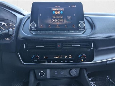 Used 2023 Nissan Rogue SV image 15
