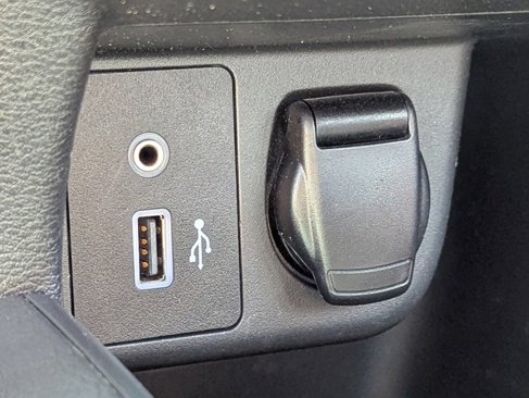 Used 2021 Nissan Versa SR w/ Convenience Package image 22