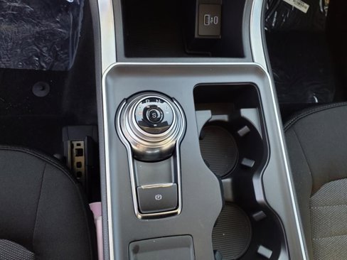 Used 2024 Ford Edge SE w/ Black Appearance Package image 16