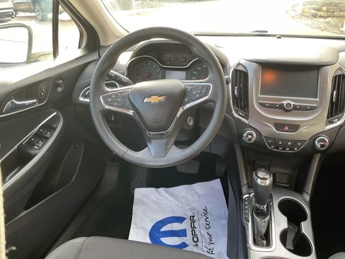 Used 2017 Chevrolet Cruze LT image 13