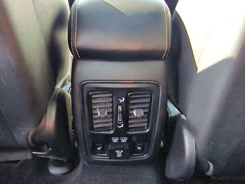 Used 2014 Jeep Grand Cherokee Limited w/ Luxury Group II image 31