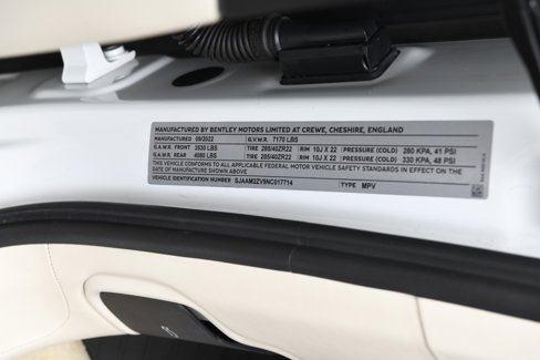 Used 2022 Bentley Bentayga image 28